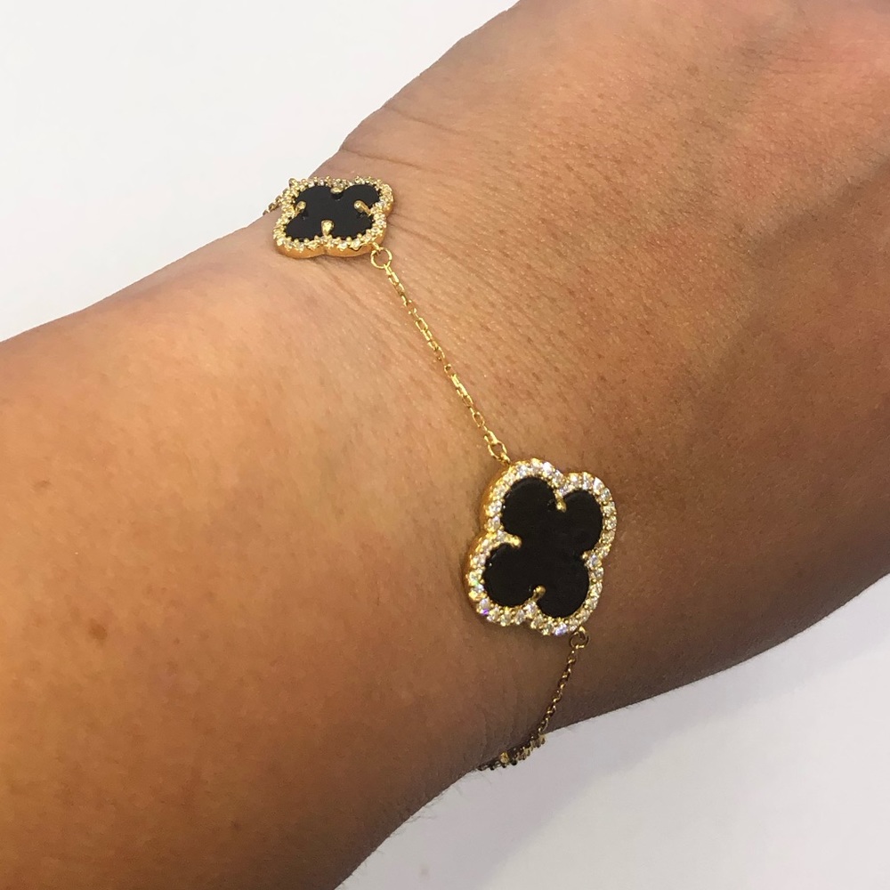 Onyx Clover Bracelet - Picture 4 of 12